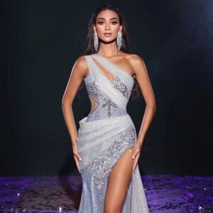 Selling a brand new Portia and Scarlett PS23924 dress size 6 but fits a 4